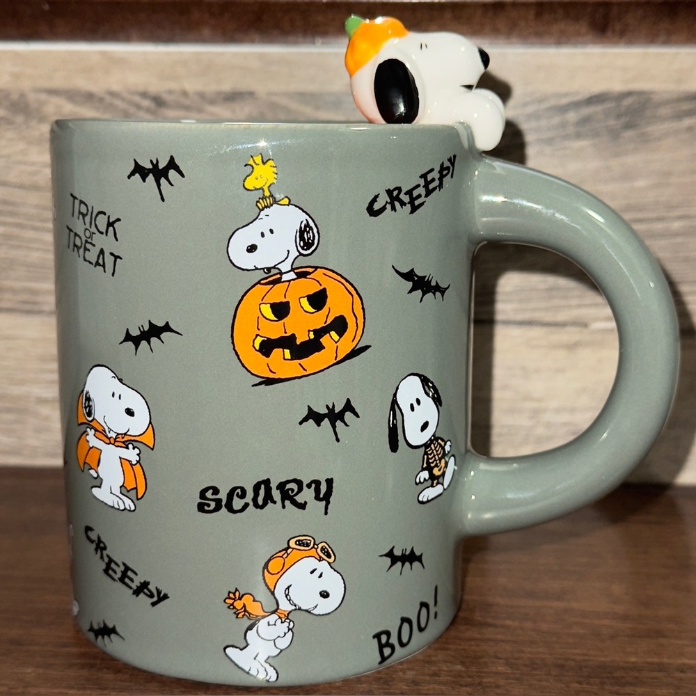 Super Cute 🥰 Peanuts Gang Halloween Hanging Snoopy 20oz Coffee Mug Cup
